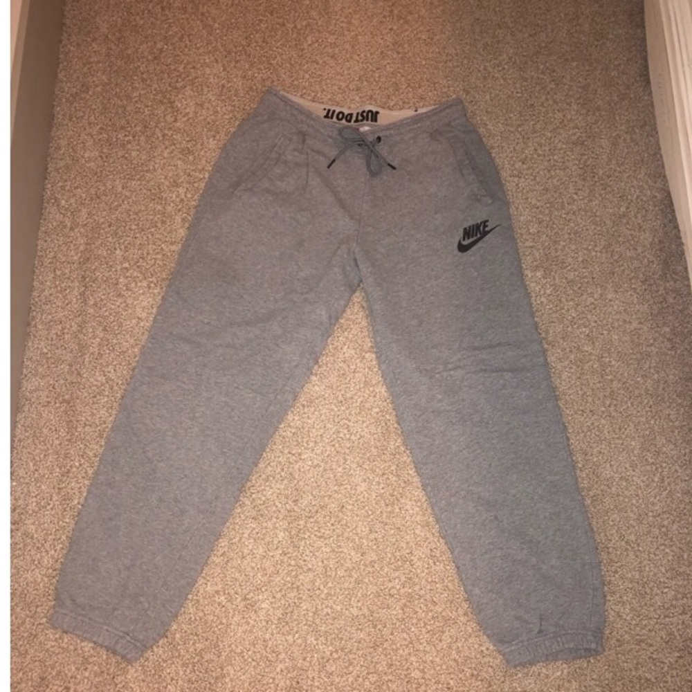 gray nike sweatpants